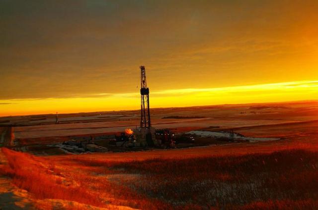 An oil rig near Keene, North Dakota. Photo: Jeff Swan, Selah, Washington